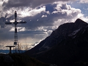 Da Valpiana di Serina breve, ma appagante salita al MONTE CASTELLO (1474 m.) il giorno di Pasqua, 8 aprile 2012 - FOTOGALLERY